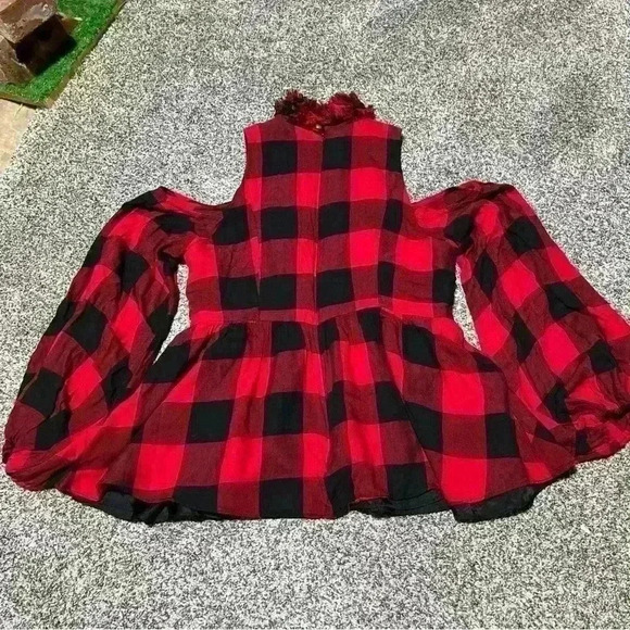 Va Va by Joy Han Buffalo Plaid, Fringe Neck, Open Shoulder Size M - Picture 9 of 13